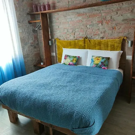 Inside The 3* Lucca