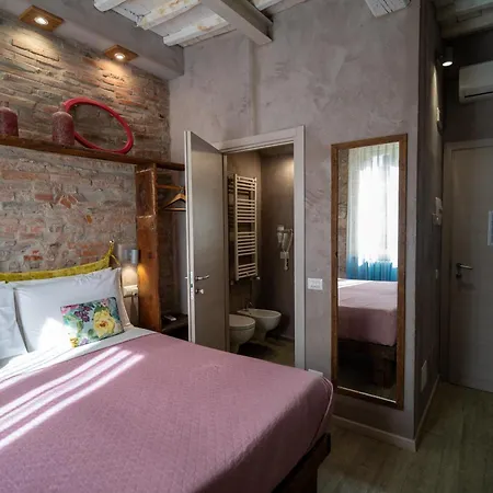 Inside The 4* Lucca