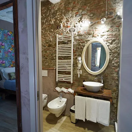 Inside The Lucca