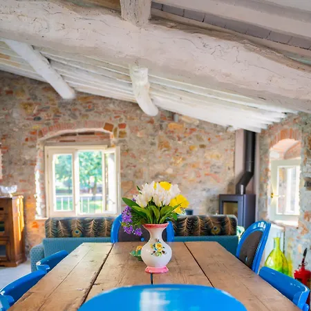 Inside The 4* Lucca