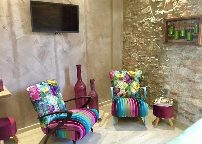 Inside The 招待所 4*